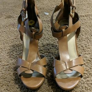 Brown high heels G by Guess great condition